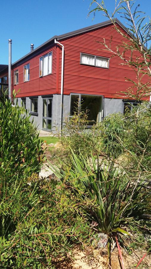 The Red Shed, Anakiwa Hotel Picton Exterior photo